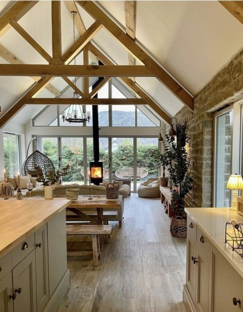 Orf�n elad� egy st�lusos, egyszintes iker csal�di h�z