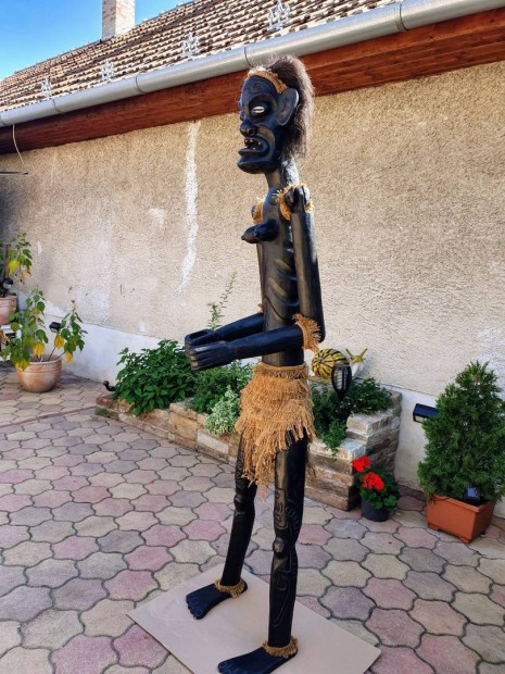 Óriás 200cm -es afrikai fa szobor kenyából