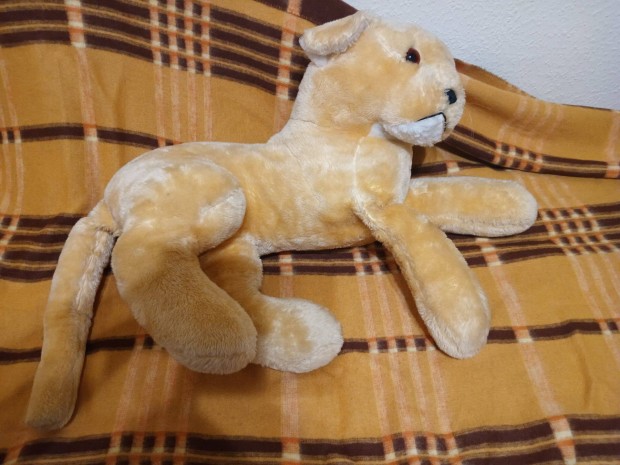 �ri�s pl�ss oroszl�n �s kutya elad�