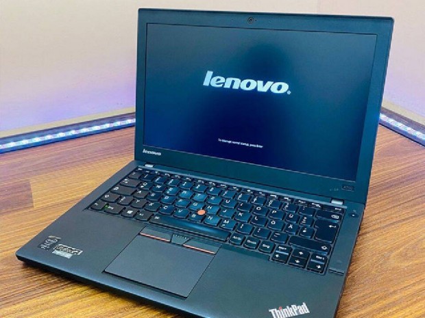 risi vlasztkbl egy Lenovo Thinkpad X280, ez is a Dr-PC-nl