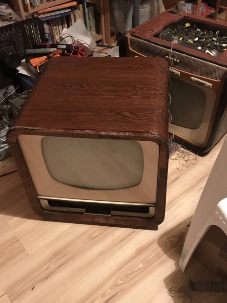 Orion AT302 retro tv