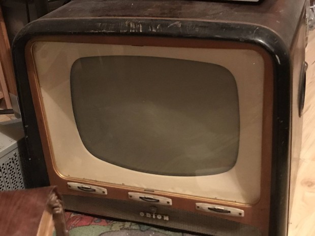 Orion AT403 retro tv
