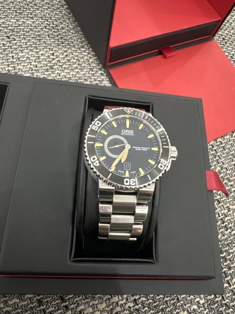 Oris Aquis small second/date