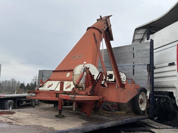 Ork�n vontatott sil�z�