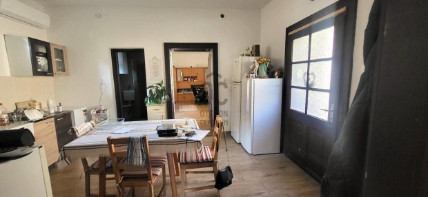 �rk�nyi 100 nm-es h�z elad�