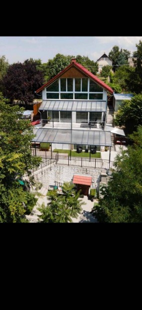 Örök panorámás családi ház eladó