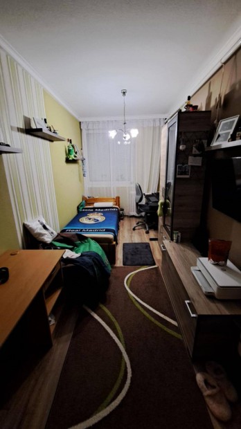 Örökösföld Lobogó utcán 2+1 szobás erkélyes lakás eladó
