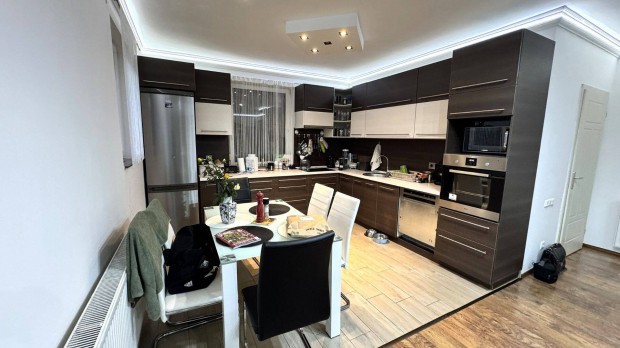 �r�k�sf�ld�n 112 nm-es 3+1 szob�s sz�p �llapot� sorh�z elad�