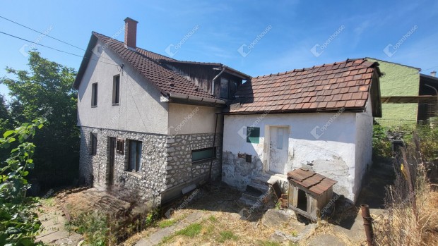 �r�kpanor�m�s 100 m2-es csal�di h�z elad� Koml�stet�n alkalmi �ron!