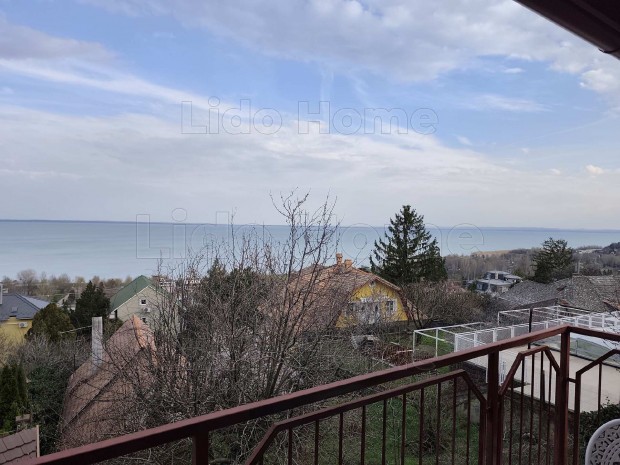 �r�kpanor�m�s, 2 szintes csal�di h�z Balatonalm�diban!