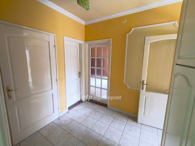 Orosh�zai 142 nm-es h�z elad�