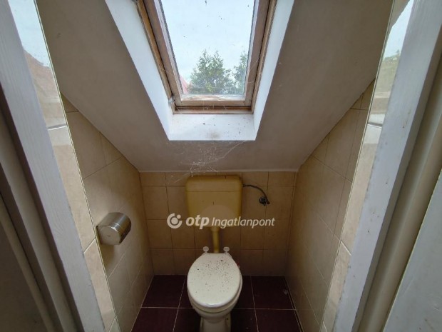 Orosh�zai 142 nm-es h�z elad�