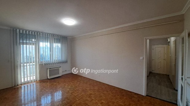 Orosh�zai 56 nm-es lak�s kiad�