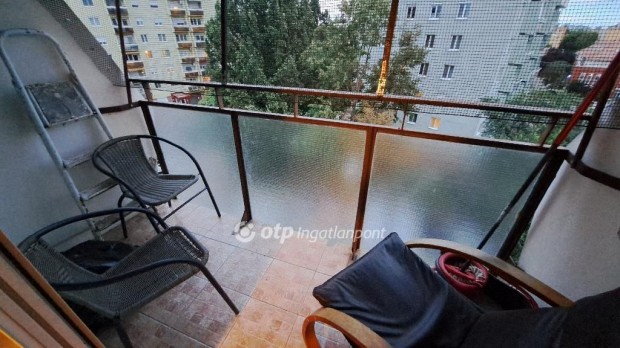 Orosh�zai 59 nm-es lak�s elad�