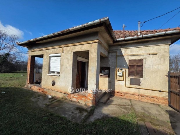 Orosh�zai 70 nm-es h�z elad�