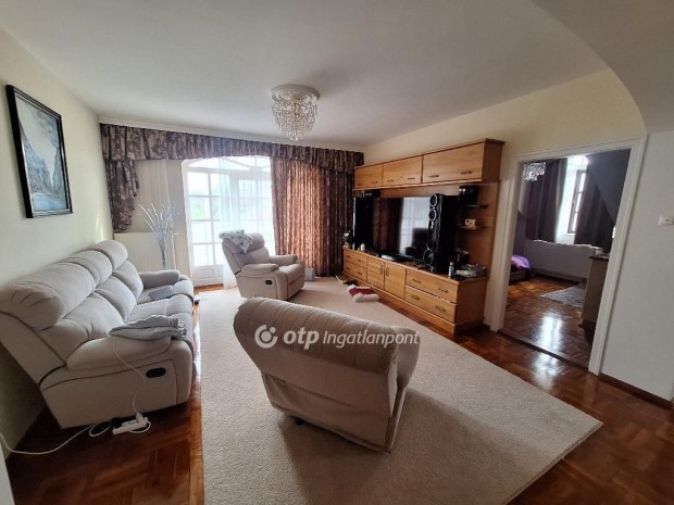 Orosh�zai elad� 194 nm-es h�z