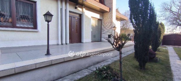 Orosh�zai elad� 221 nm-es h�z