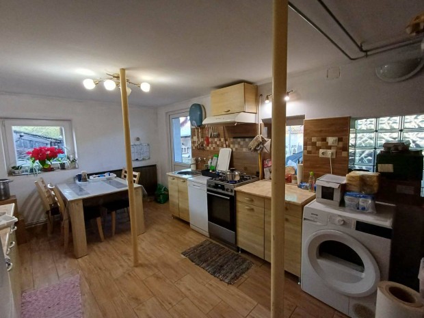 Orosh�z�n 2 szob�s csal�dih�z elad�