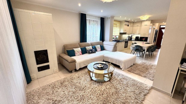 Oroson 157 nm-es 2009-ben �p�lt �n�ll� pr�mium csal�di h�z elad�