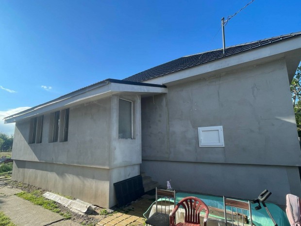 Oroson csal�di h�z elad�!