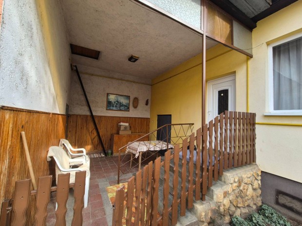 Oroson �n�ll� 3 szob�s csal�di h�z elad�