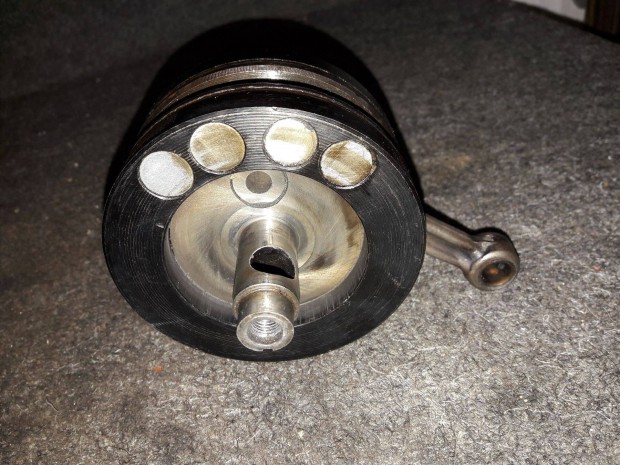 Orosz Dong� / Riga bringa f�tengely