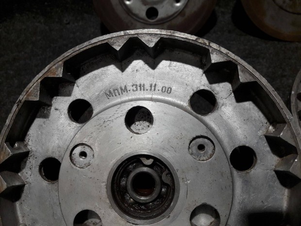 Orosz / Szovjet motorker�kp�r gy�ri ker�k agy p�r szett