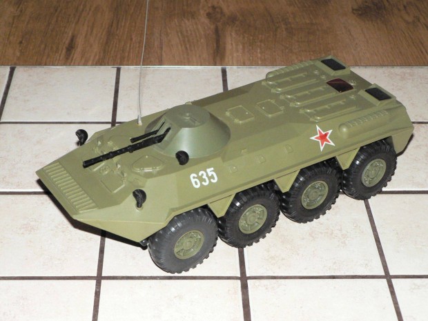 Orosz rditvirnytsos pnclaut BTR 80-as modell