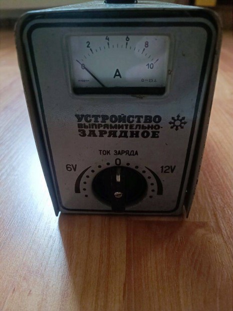 Orosz/szovjet akkumulátor töltő 6/12V+tesztelő