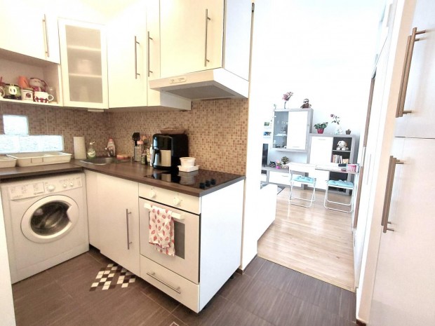 Oroszl�ny, 2 szob�s  t�gla lak�s elad�