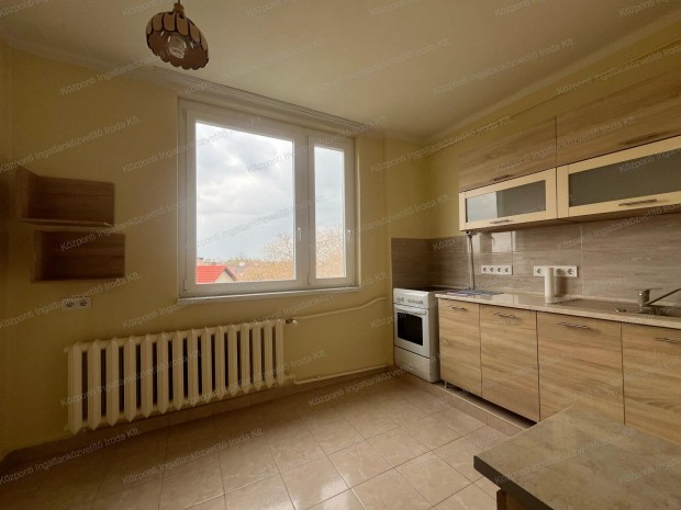 Oroszlnyon, a Rkczi Ferenc ton 1 szobs, 40 m2-es laks elad