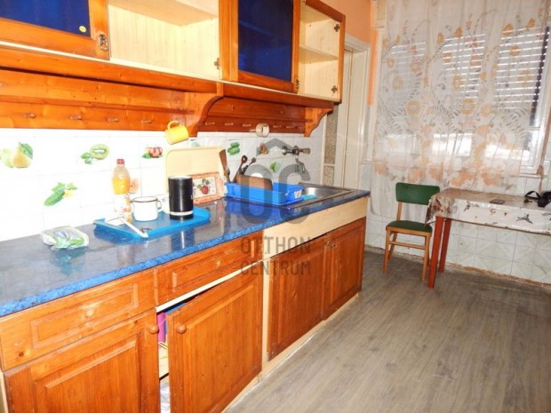 �rs�gben csal�di h�z elad�