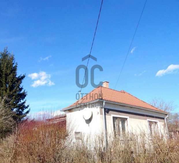 �rs�ghez k�zeli csal�di h�z elad�