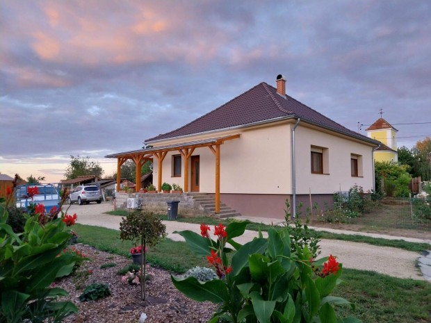 �rtilosban Elad� csal�di h�z