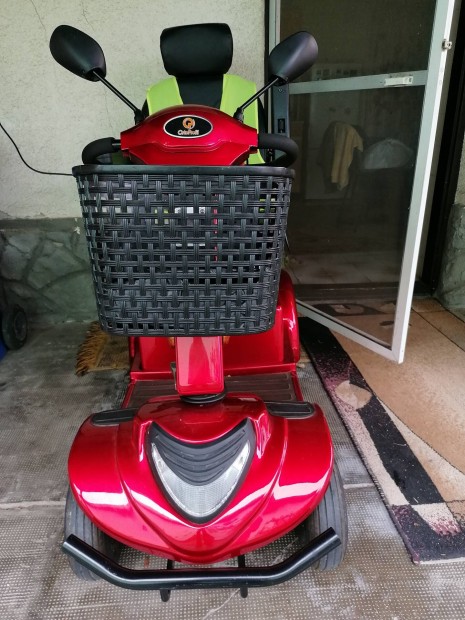 Ortoprofil 4 kerek elektromos moped elad. 