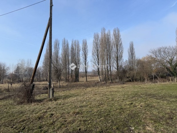 �rv�nyesi 925 nm-es telek elad�