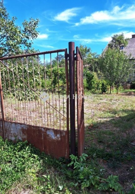 �sk�i elad� 1011 nm-es telek