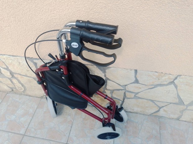 Összecsukható 3 kerekü rollator orvosi segédeszköz.