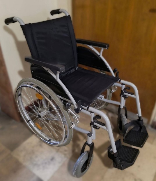 Összecsukható Kerekesszék, Gyöngyvásznas, Könnyűszerkezetes, eladó