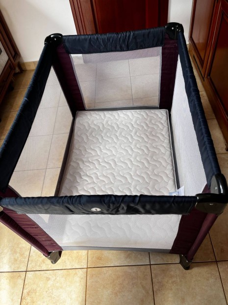 �sszecsukhat�, utaz� j�r�ka, kis�gy