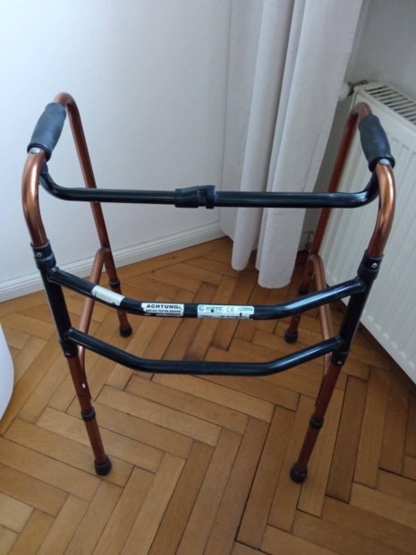 Összecsukható járás segítő keret