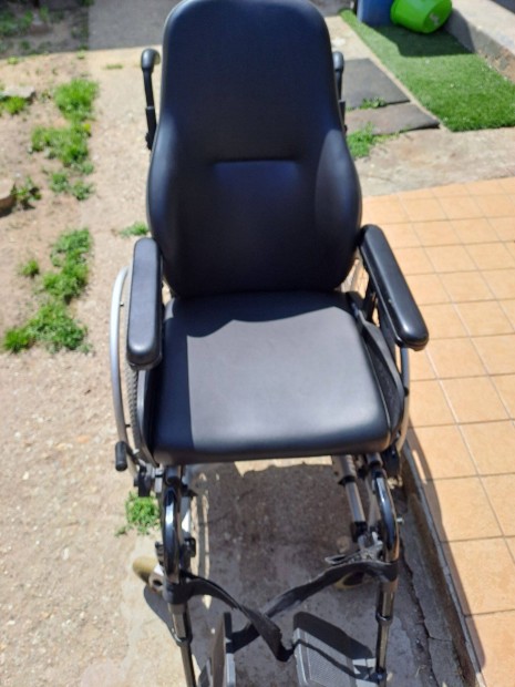 Összecsukható kerekesszék eladó