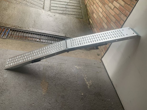 Összecsukható rampa robogóhoz, motorkerékpárhoz