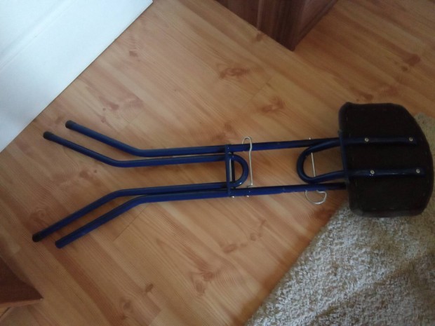 �sszecsukhat� vasal� szek 