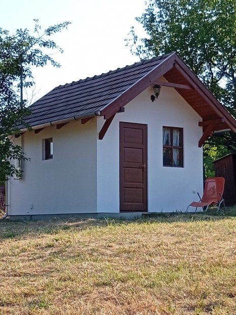 Ostorosi t� hobby telek kis h�zzal