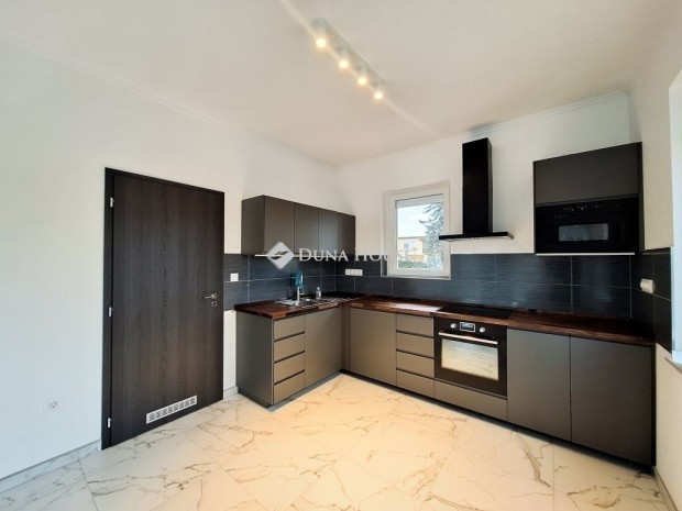 Otthon Startra, kis kerttel