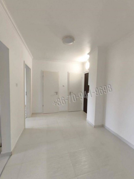 Otthon, ahov� csak be kell k�lt�zni