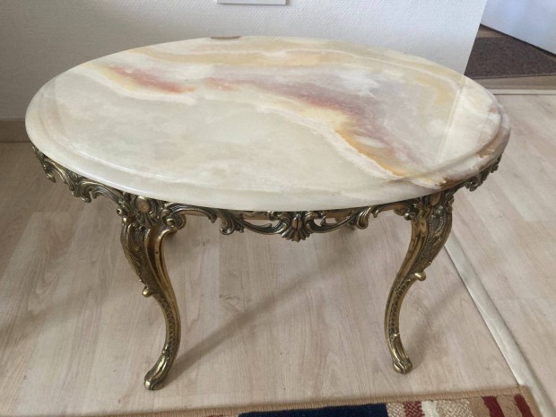 Ov�lis, m�rv�ny lapos doh�nyz� asztal