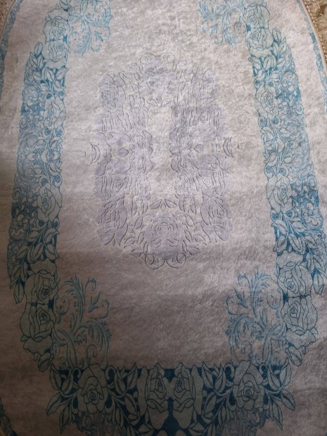 Ov�lis vir�gmint�s fut� sz�nyeg ( 78 x 140 cm )