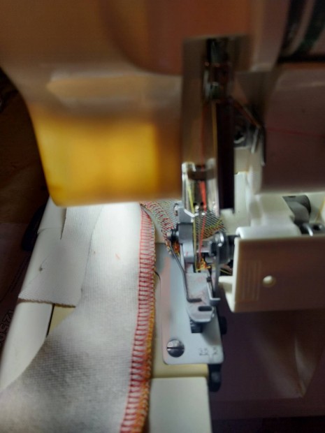 Overlock 4szlas minden tartozkval elad 